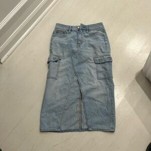 AMERICAN EAGLE- Dreamy Drape Low-Rise Denim Maxi Skirt Size 000